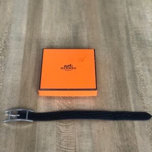 HERMES Ladies black crocodile skin bracelet.